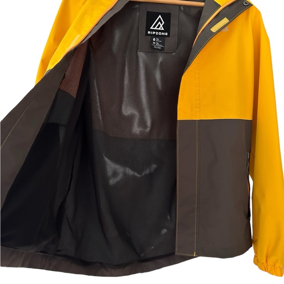 Youth size XL (approx 14/16) rain jacket in new condition. - Picture 3 of 4
